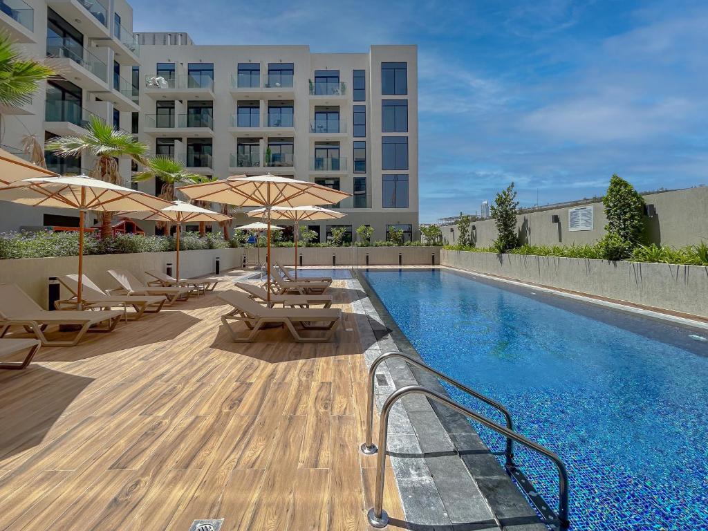 Elegant JVC Stay Luxury Amid Nature