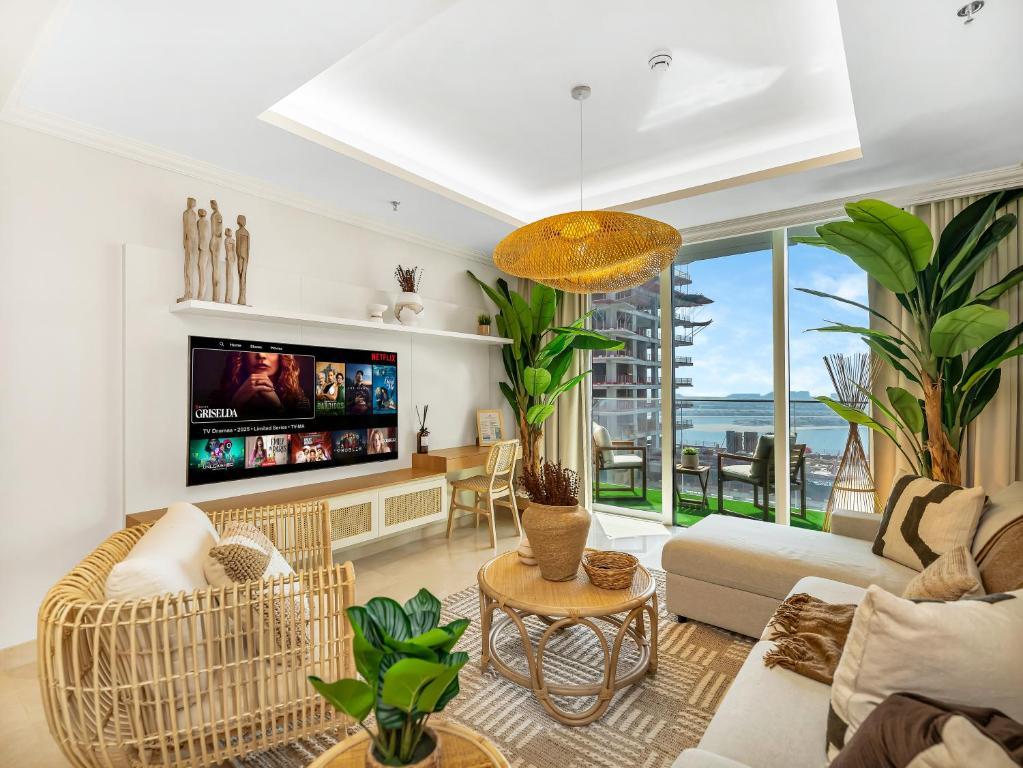 Palm Views in NEW Palace Beach Residence