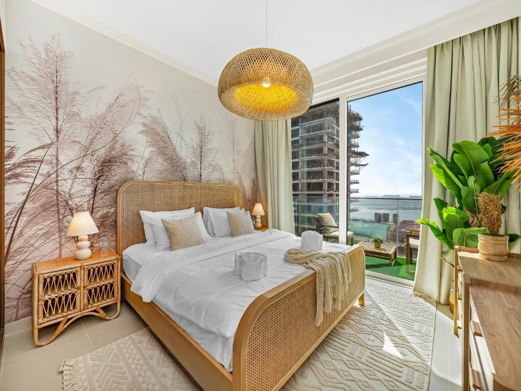 Palm Views in NEW Palace Beach Residence