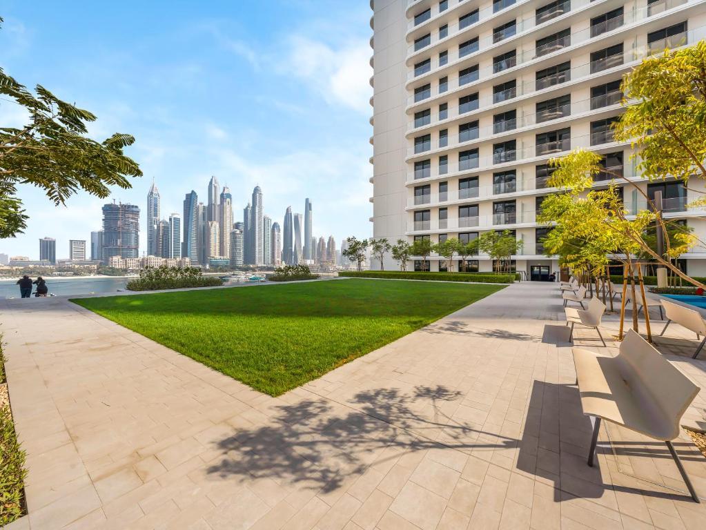 Palm Views in NEW Palace Beach Residence