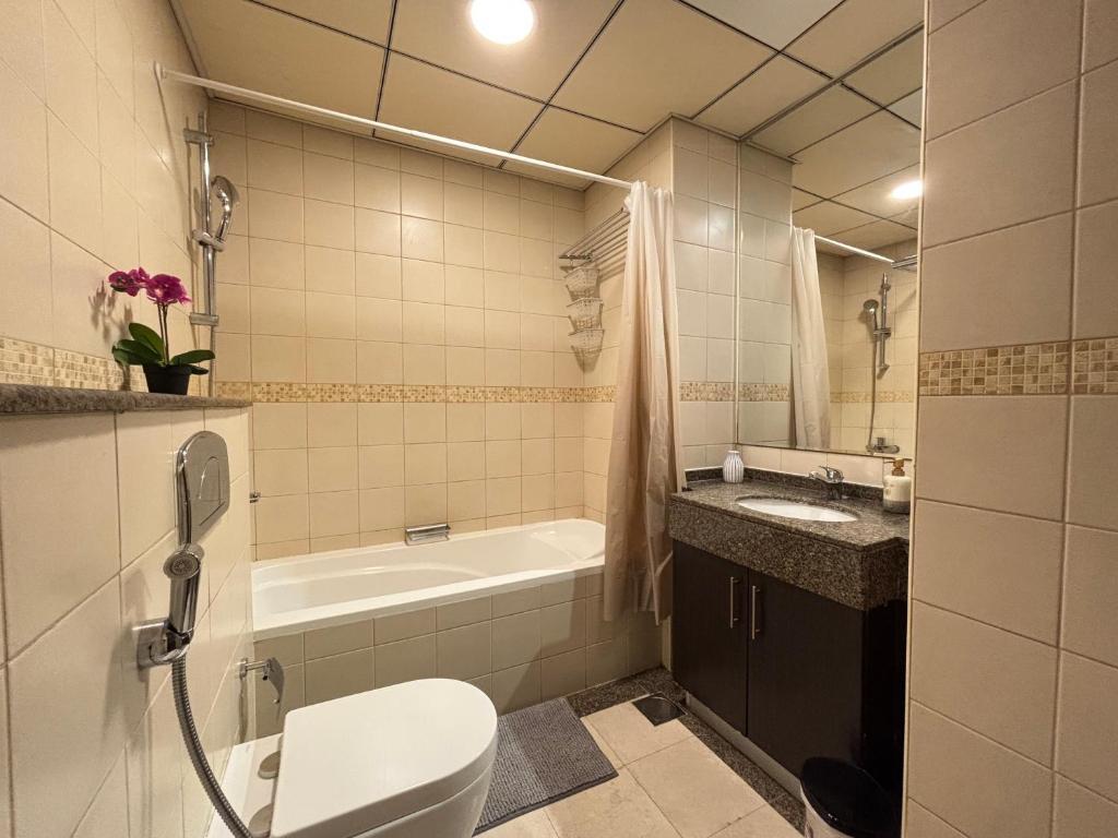 Premium 1BR in Dubai Marina King Bed, Marina View, Near JBR, Beach & Vibrant Nightlife